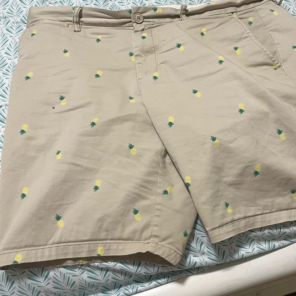 Old Navy Mens Pineapple Print Ultimate Slim Shorts